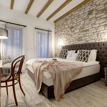 Alachi Hotel 2*