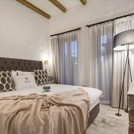Alachi Hotel